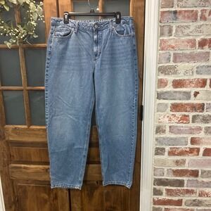 Forever 21 Premium Light Wash Distressed Mom Jeans Size 31x28